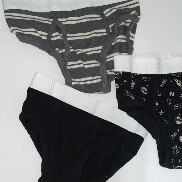 GAP Black and Gray Space-Themed Kids Briefs - Picture 3 of 11